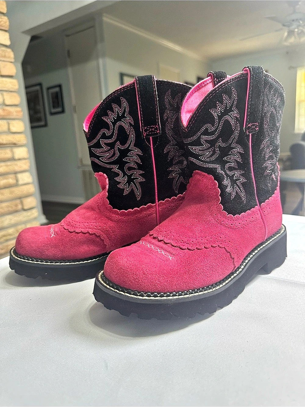 Ariat Fatbaby boots in bright pink and black suede leather US 9B